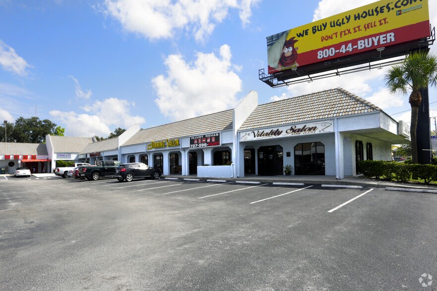 More Photos Of 9011 Park Blvd, Seminole Unknown For Lease