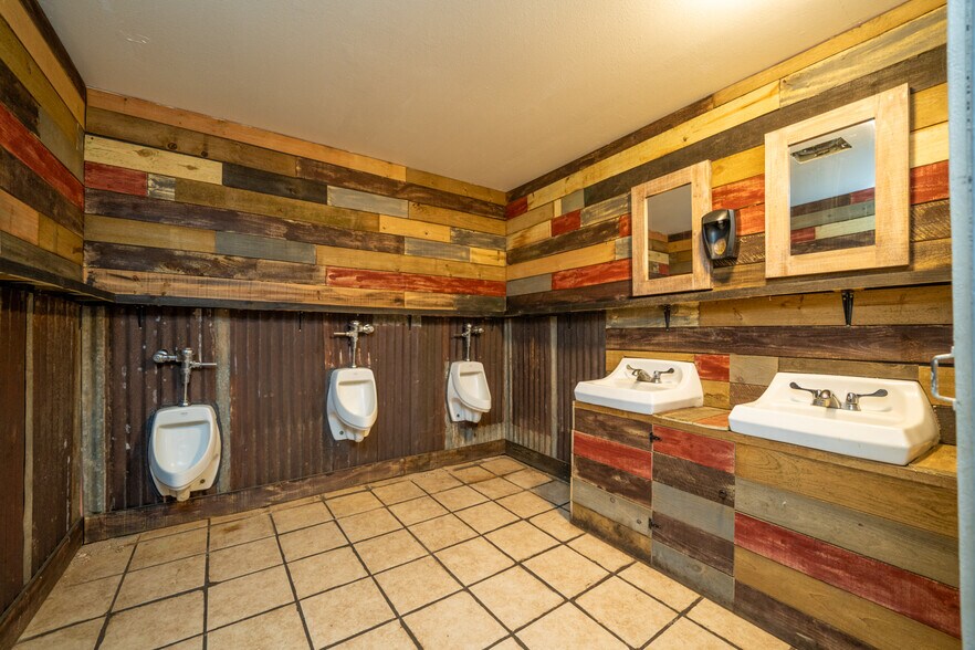 More Photos Of 367 State Highway 155 N, Gilmer Bar For Sale
