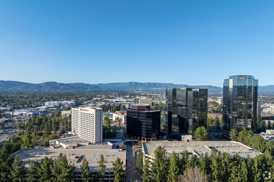 More Photos Of 21800 Oxnard St, Woodland Hills Office For Lease