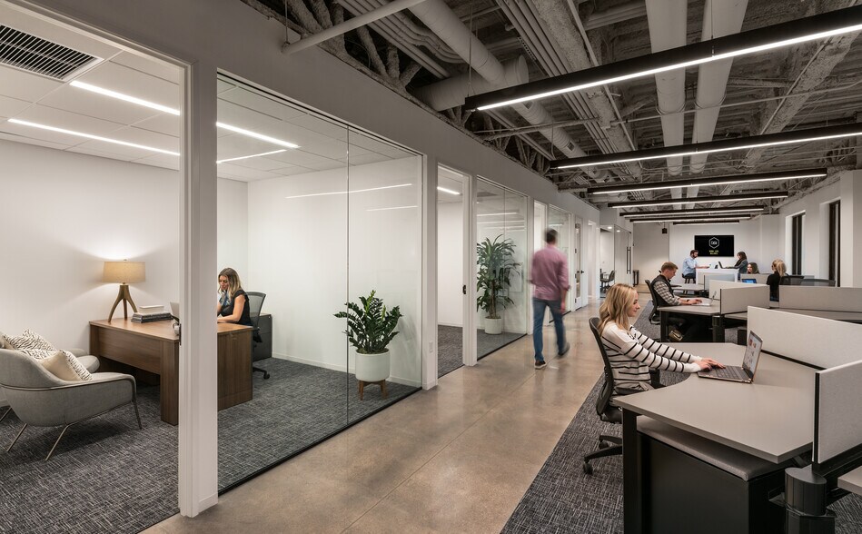 More Photos Of 7878 N 16th St, Phoenix Office For Lease