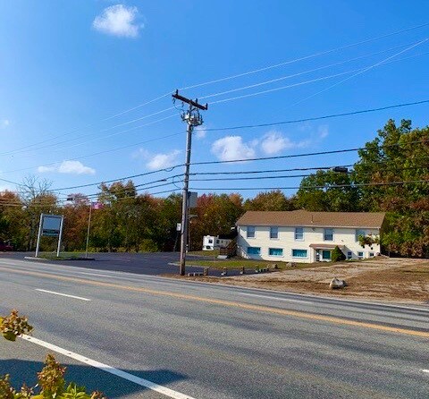 More Photos Of 1049 Tiogue Ave, Coventry Showroom For Lease