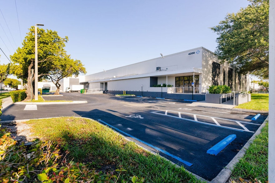 Primary Photo Of 4200 N 29th Ave, Hollywood Unknown For Lease