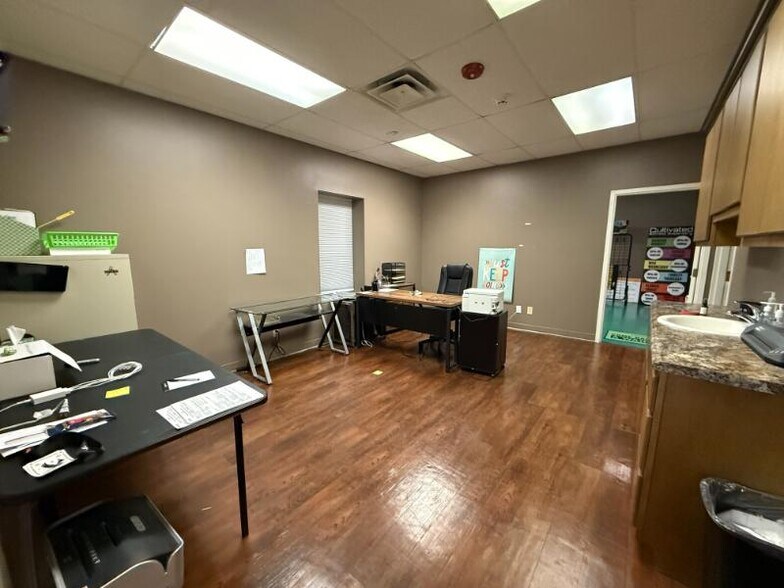 More Photos Of 794 E Main St, Tupelo Showroom For Sale