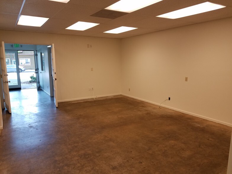 More Photos Of 1713 W Magnolia Blvd, Burbank Office For Lease