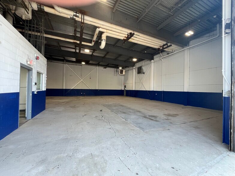 More Photos Of 13 West St, East Hanover Warehouse For Lease