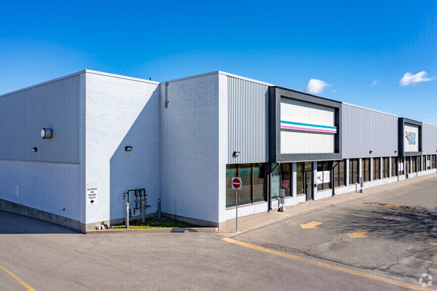 More Photos Of 2301 Royal Windsor Dr, Mississauga Warehouse For Lease