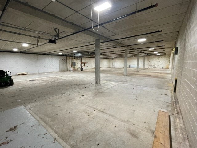 More Photos Of 1331 Gillingham Rd, Neenah Warehouse For Lease