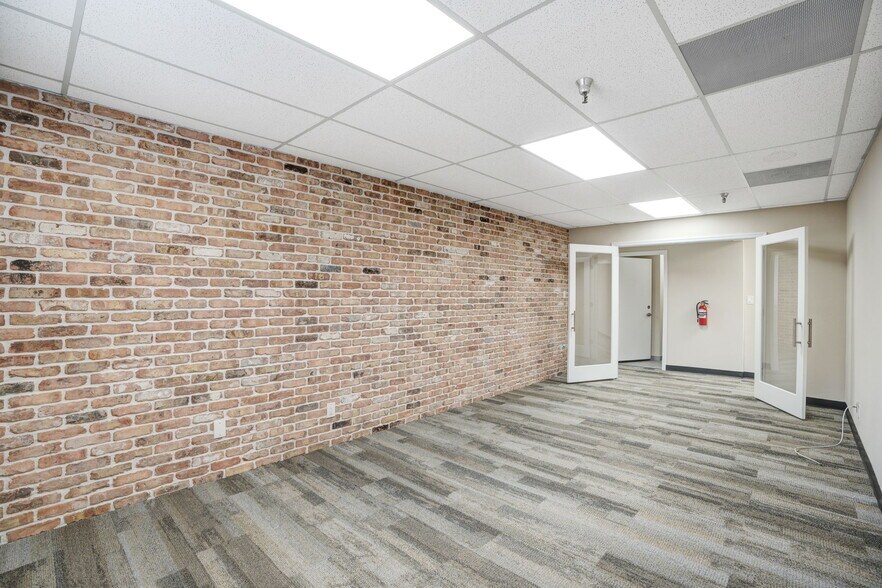 More Photos Of 1717 2nd St, Sarasota Office For Lease