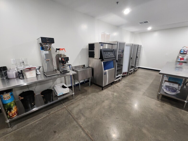 More Photos Of 232 Bordeaux Dr, Thomson Specialty For Sale