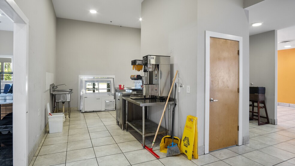 More Photos Of 235 N Mosby Ave, Littleton Restaurant For Sale