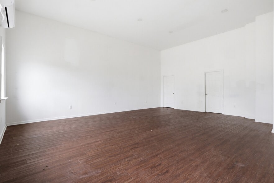 More Photos Of 805 E Prospect St, York General Retail For Sale