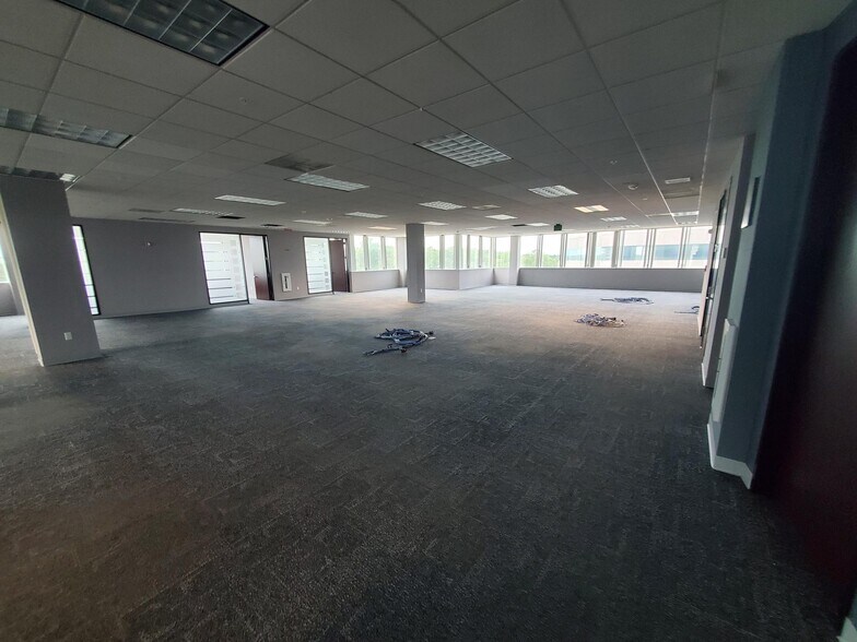 More Photos Of 4425 N River Blvd NE, Cedar Rapids Office For Sale