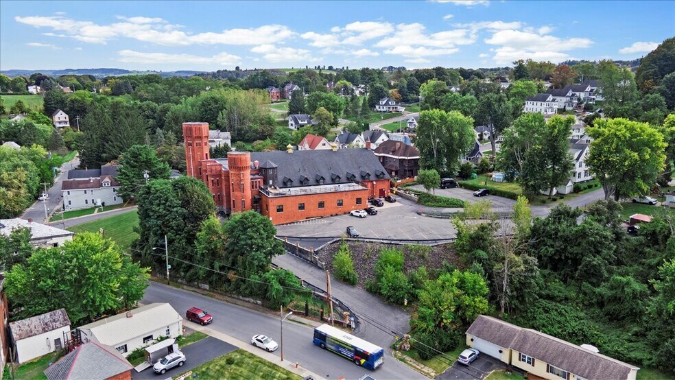 More Photos Of 49 Florida Ave, Amsterdam Hospitality For Sale