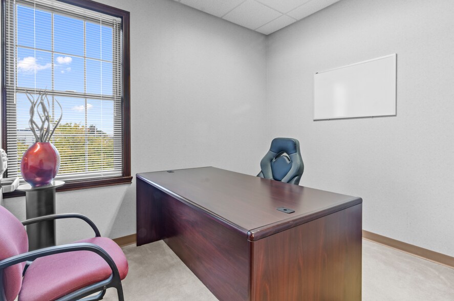 More Photos Of 9963 Crosspoint Blvd, Indianapolis Office For Sale