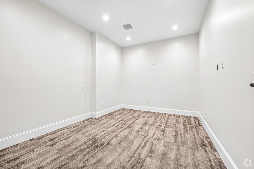 More Photos Of 1831 Peachtree Rd NW, Atlanta Storefront For Lease