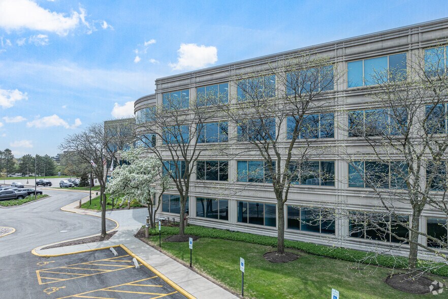 More Photos Of 601 Oakmont Ln, Westmont Office For Sale