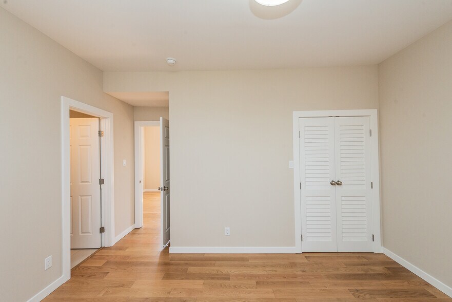 More Photos Of 184 Valley St, San Francisco Apartments For Sale