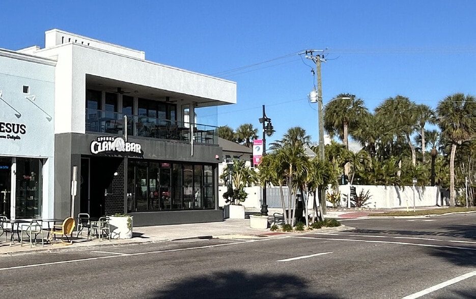 More Photos Of 29 N Blvd of Presidents, Sarasota Storefront Retail Office For Lease