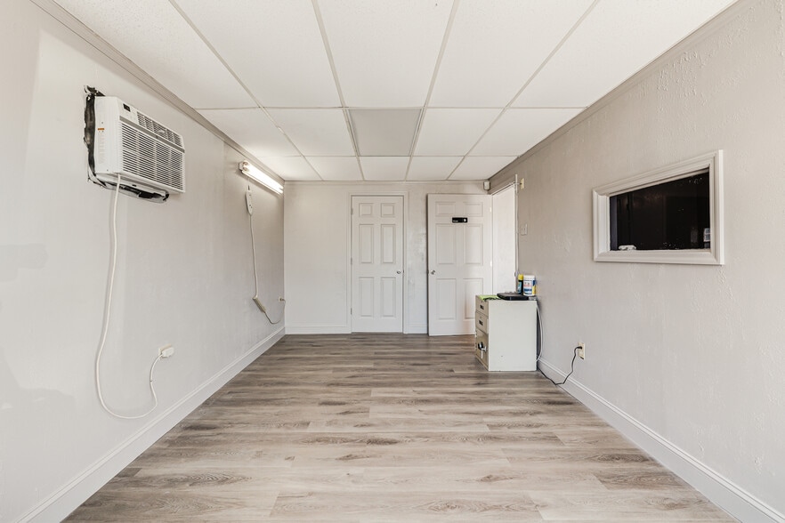 More Photos Of 1911 Dana Dr, Fort Myers Warehouse For Sale