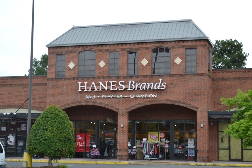 More Photos Of 1001 Market St, Dalton General Retail For Lease