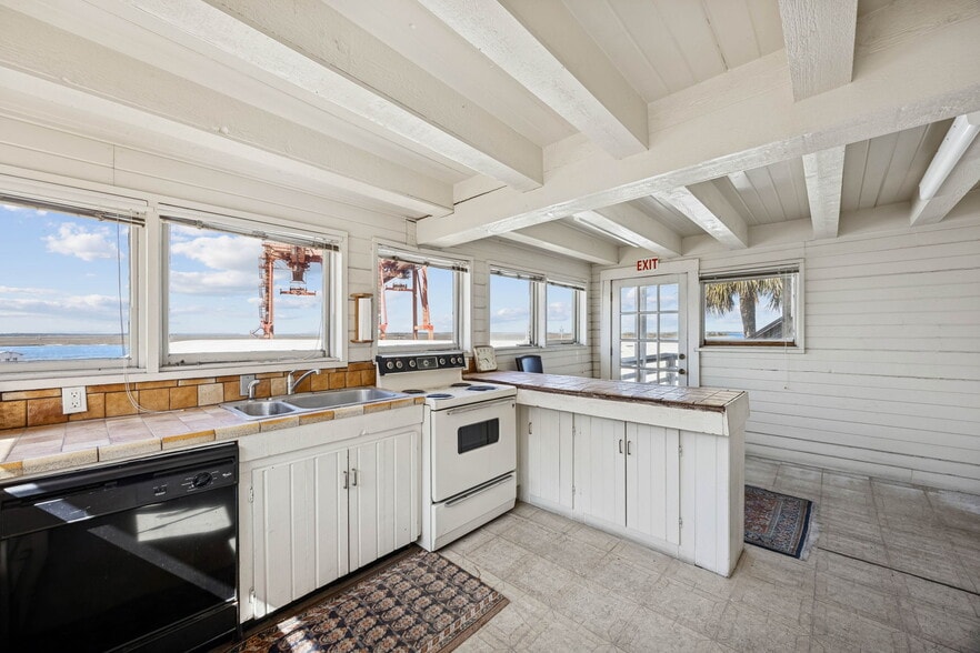 More Photos Of 501 N 3rd St, Fernandina Beach Office For Sale