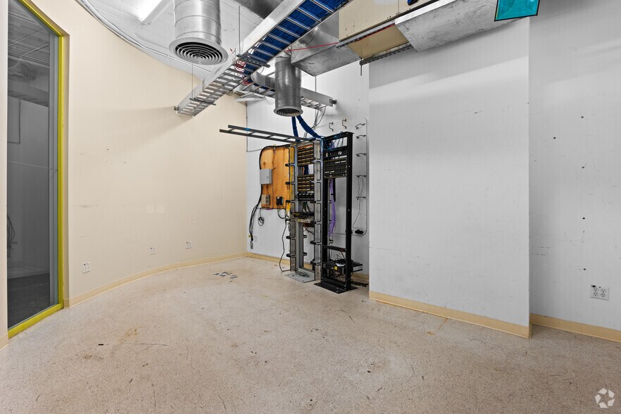 More Photos Of 283 4th St, Oakland Loft Creative Space For Sale