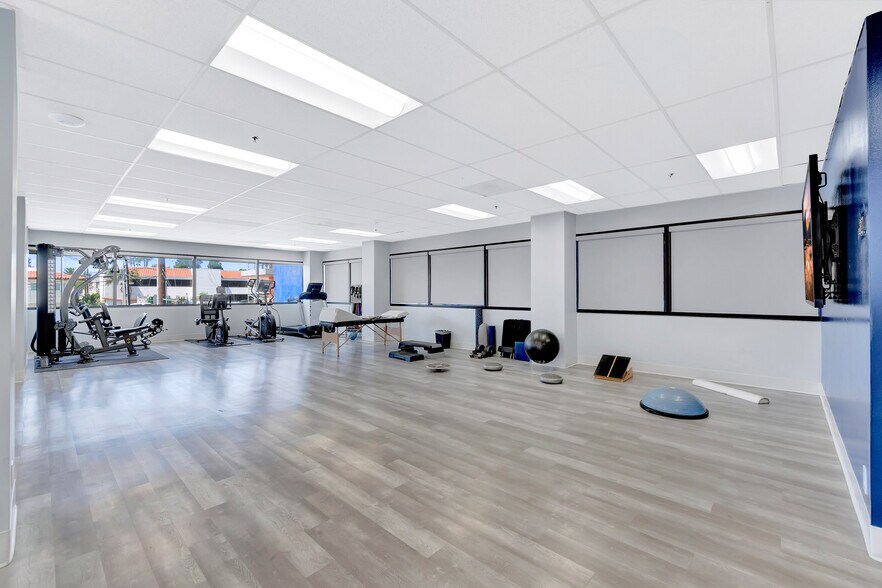 More Photos Of 18800 Delaware St, Huntington Beach Medical For Lease