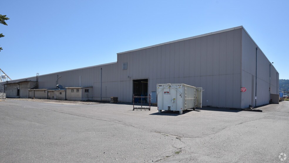 More Photos Of 9930 N Burgard Way, Portland Warehouse For Lease