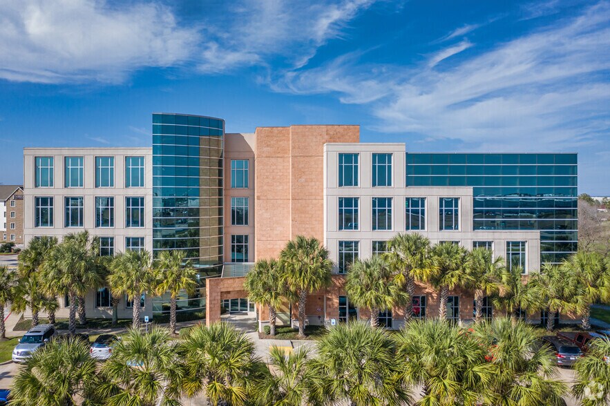 More Photos Of 7904 N Sam Houston Pky W, Houston Office For Lease