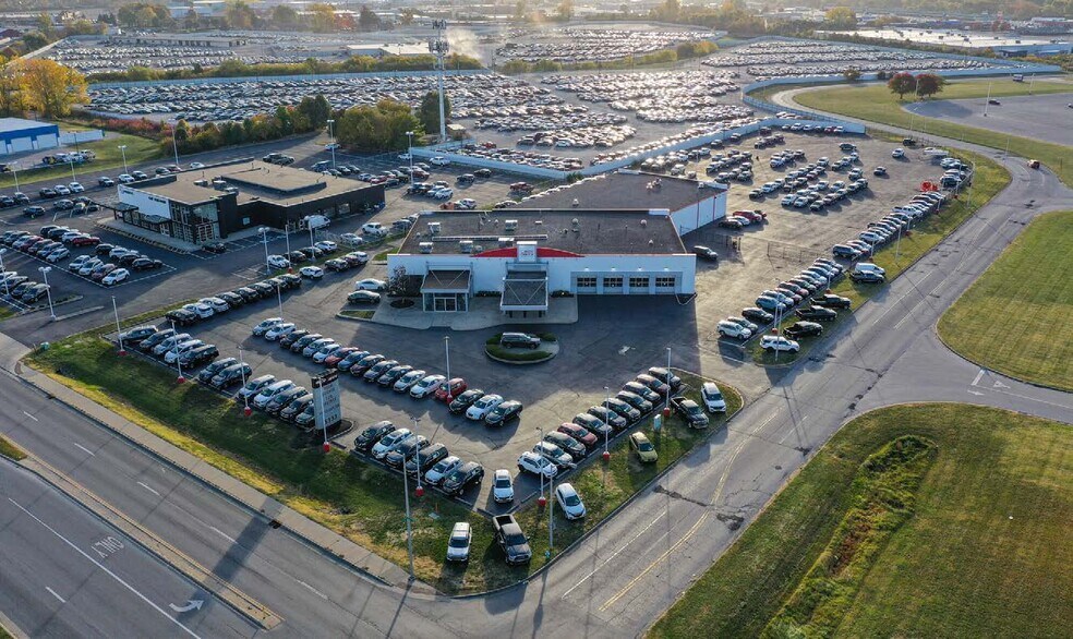 More Photos Of 5303 W Pike Plaza Rd, Indianapolis Auto Dealership For Lease