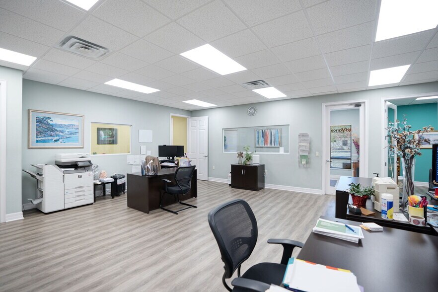 More Photos Of 3911 Golf Park Loop, Bradenton Office For Sale