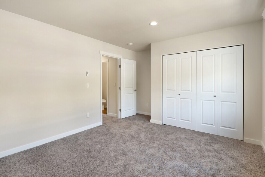 More Photos Of 201 Tull Ct, Bellingham Apartments For Sale
