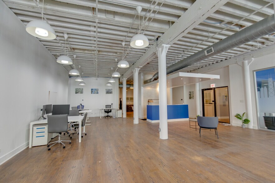 More Photos Of 11 E Hubbard St, Chicago Office For Lease
