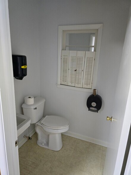 More Photos Of 130 Clay St, Hinesville Religious Facility For Sale