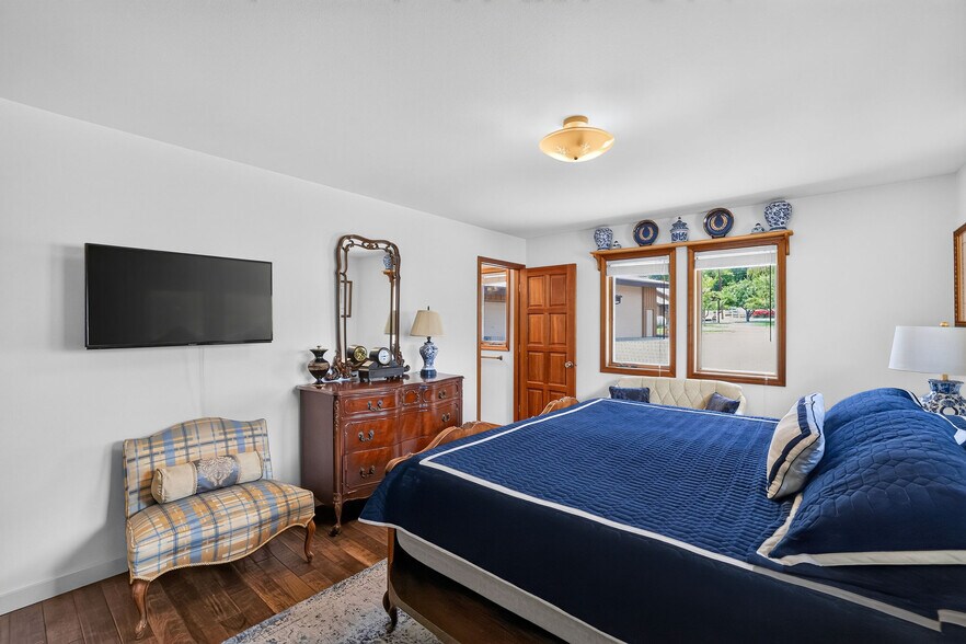 More Photos Of 420-422 Main Street St, Riggins Specialty For Sale