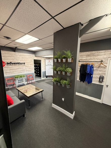 More Photos Of 300 W Joliet St, Ottawa Flex For Sale