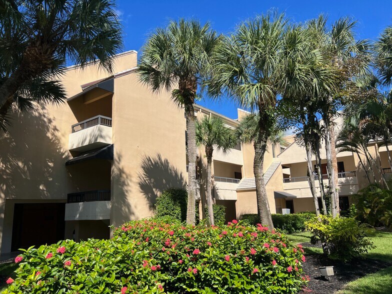 Primary Photo Of 11211 Prosperity Farms Rd, Palm Beach Gardens Medical For Sale