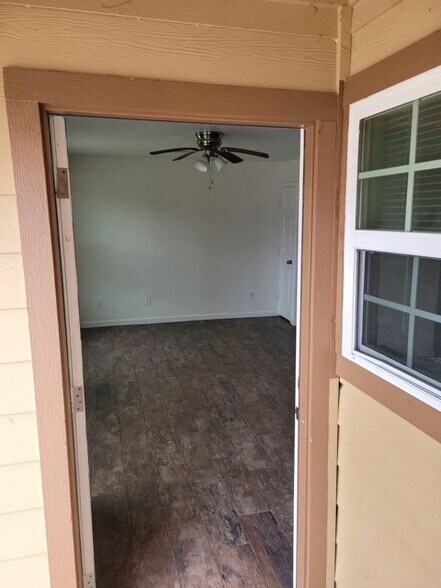 More Photos Of 4505 18th St, Bacliff Apartments For Sale