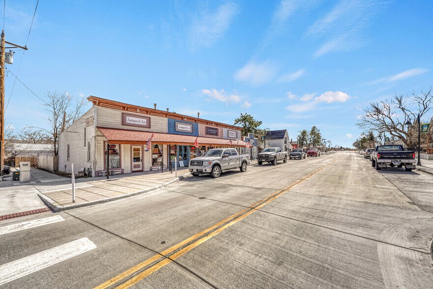 More Photos Of 490 E Elm St, Elizabeth Apartments For Sale