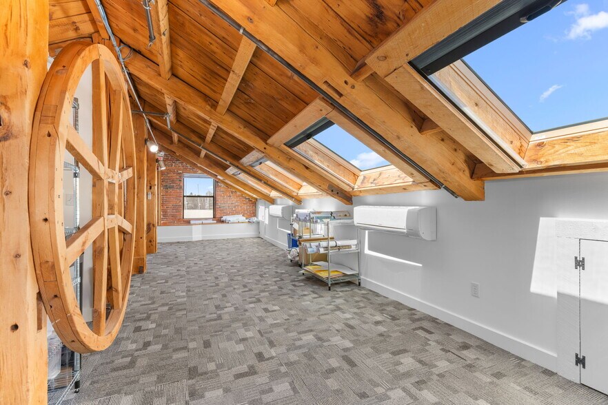 More Photos Of 40R Merrimac St, Newburyport Loft Creative Space For Lease