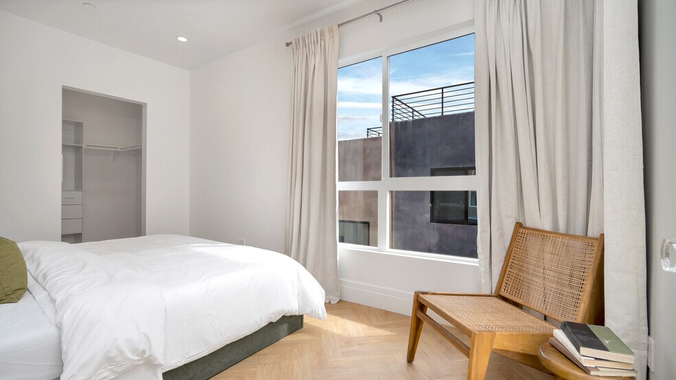 More Photos Of 1351 Seward St, Los Angeles Apartments For Sale