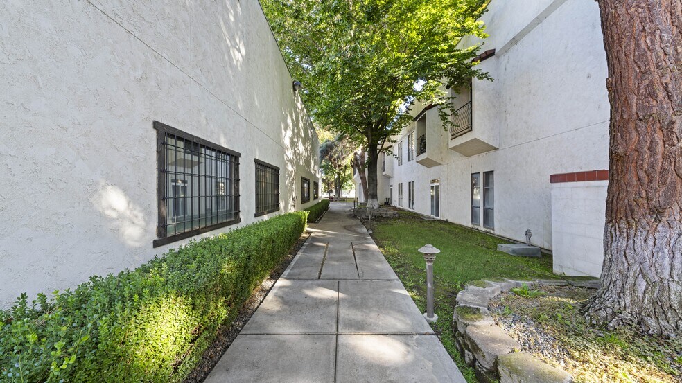 More Photos Of 3311 W Clearwater Ave, Kennewick Office For Sale