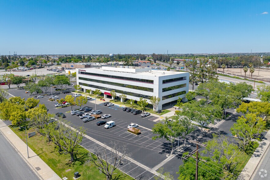 More Photos Of 1800 30th St, Bakersfield Office For Lease