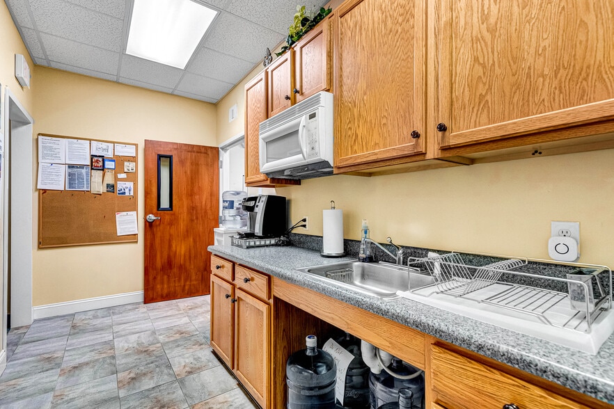 More Photos Of 5368-5380 Twin Hickory Rd, Glen Allen Flex For Sale