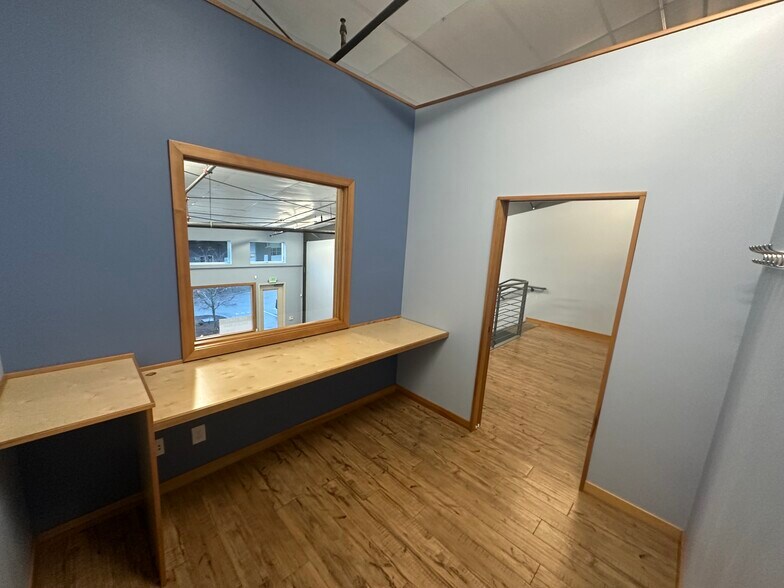 More Photos Of 909 Squalicum Way, Bellingham Flex For Sale