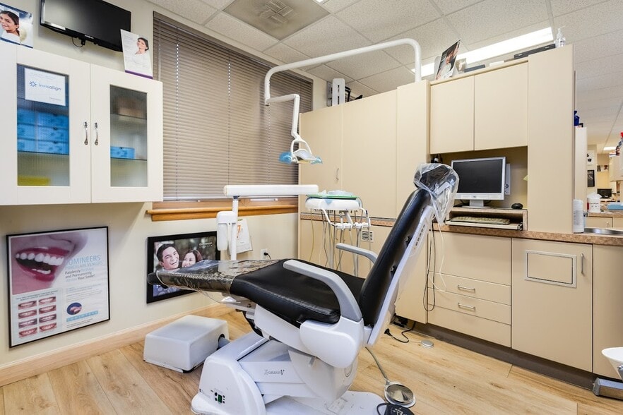 More Photos Of 4400 MacArthur Blvd NW, Washington Office For Sale