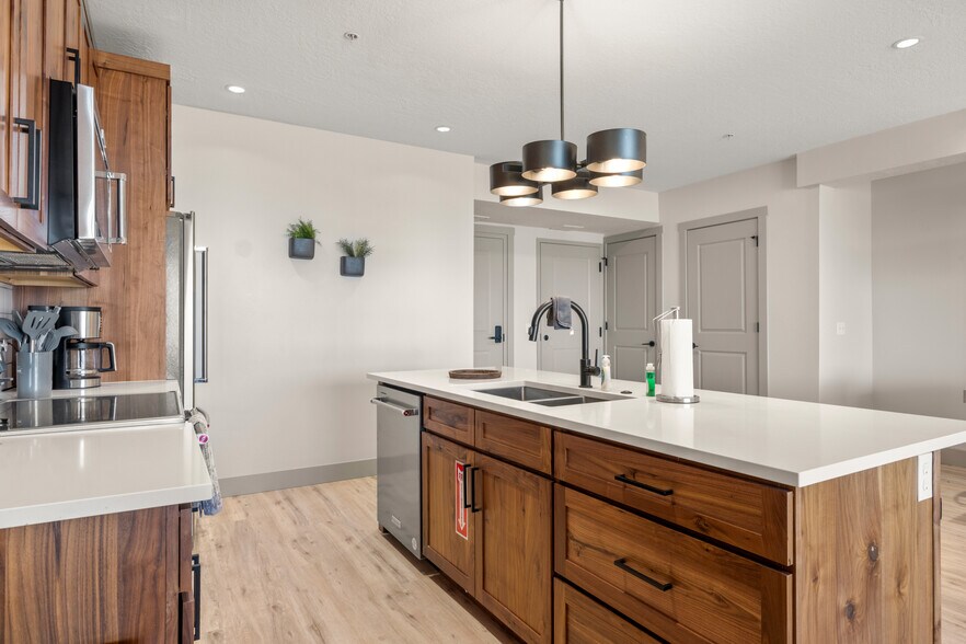More Photos Of 45 E 150 S, Garden City Apartments For Sale