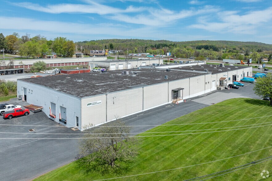 More Photos Of 629 Lowther Rd, Lewisberry Warehouse For Lease