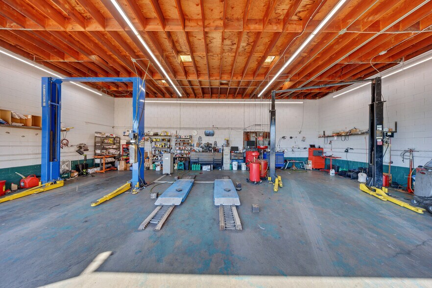 More Photos Of 4401 Beverly Blvd, Los Angeles Auto Repair For Sale