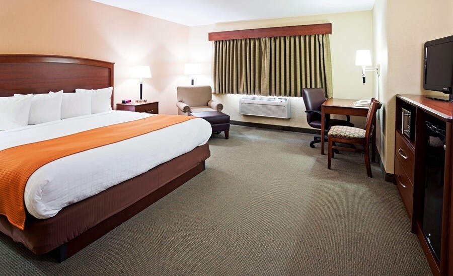 More Photos Of 1423 35th St S, Fargo Hotel For Sale